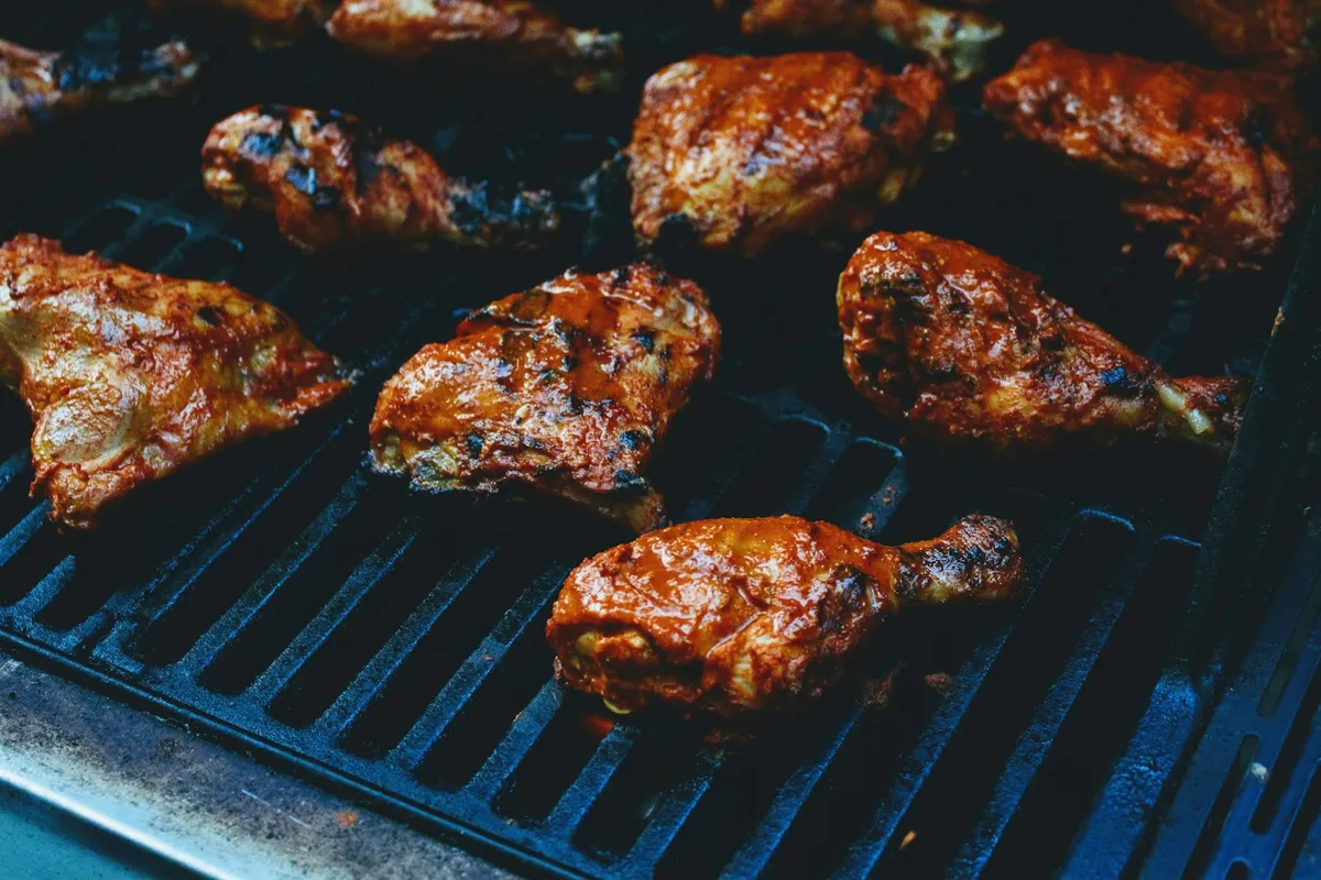 Aripioare de curcan glazurate cu sos barbecue la airfryer