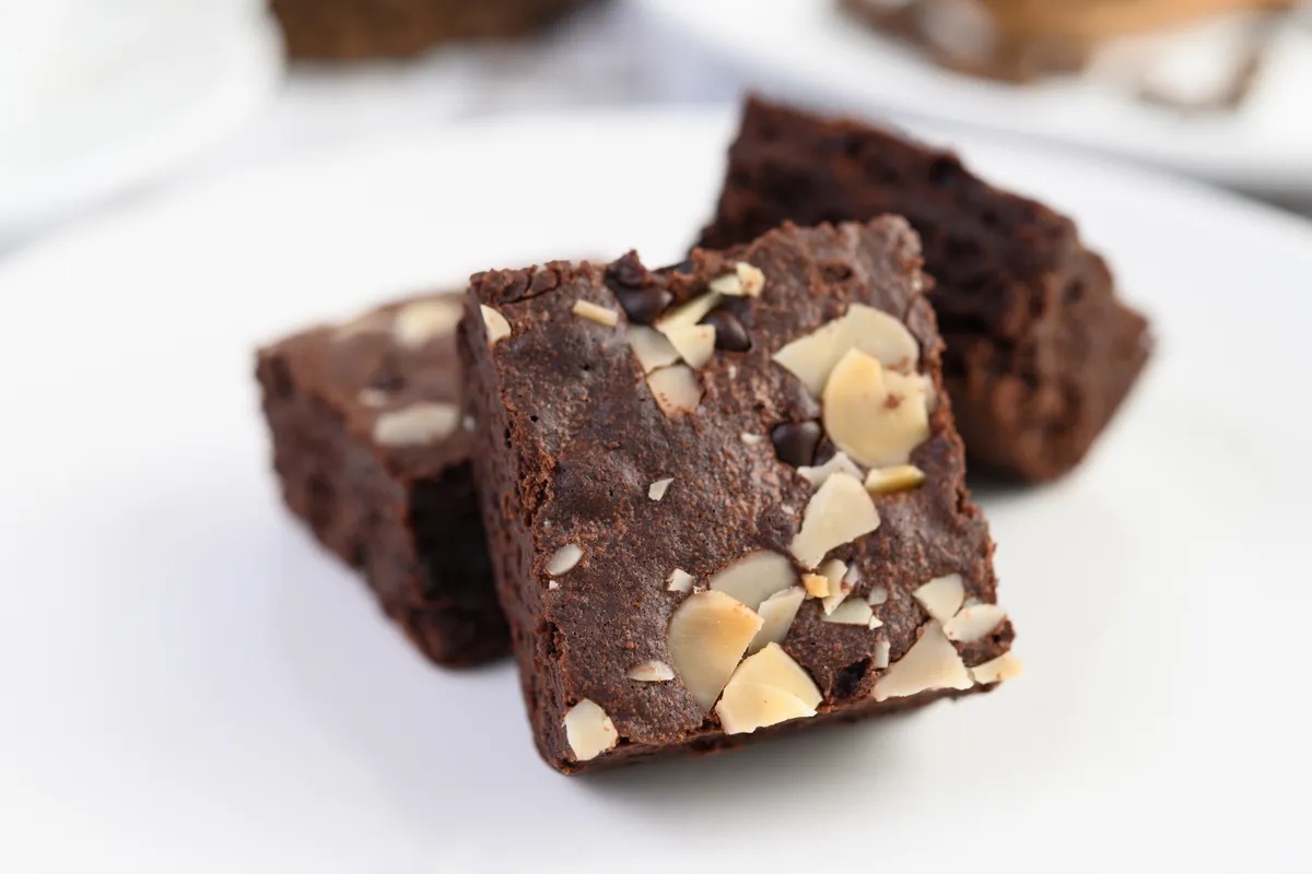 Brownie cu ciocolată neagră și nuci