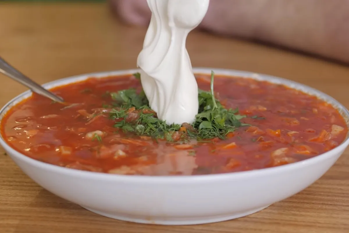 Ciorbă de legume cu leuștean, acrișoară cu borș