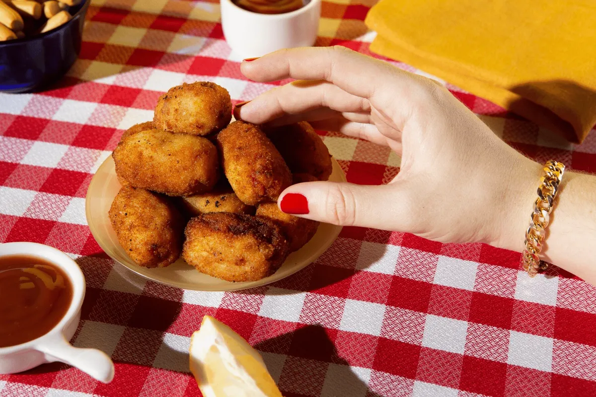 Crochete de cartofi cu brânză la airfryer