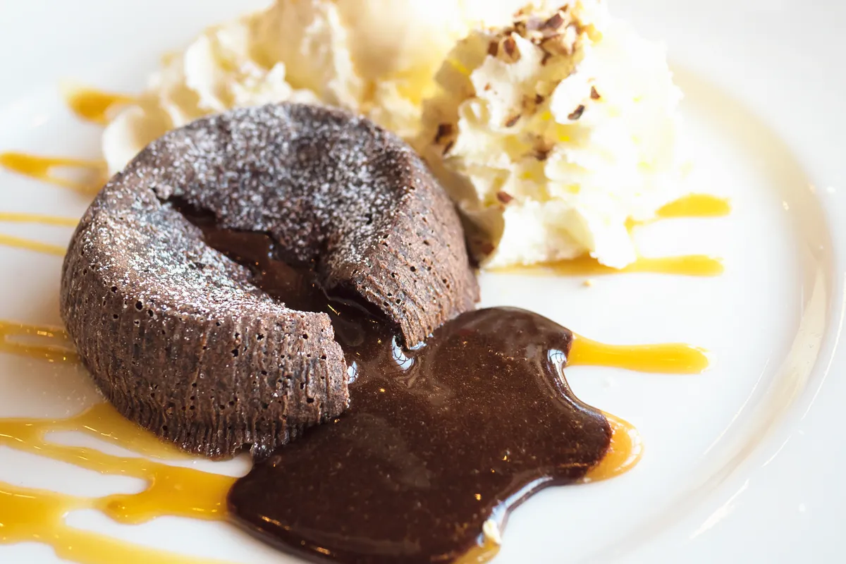 Lava cake cu ciocolată neagră