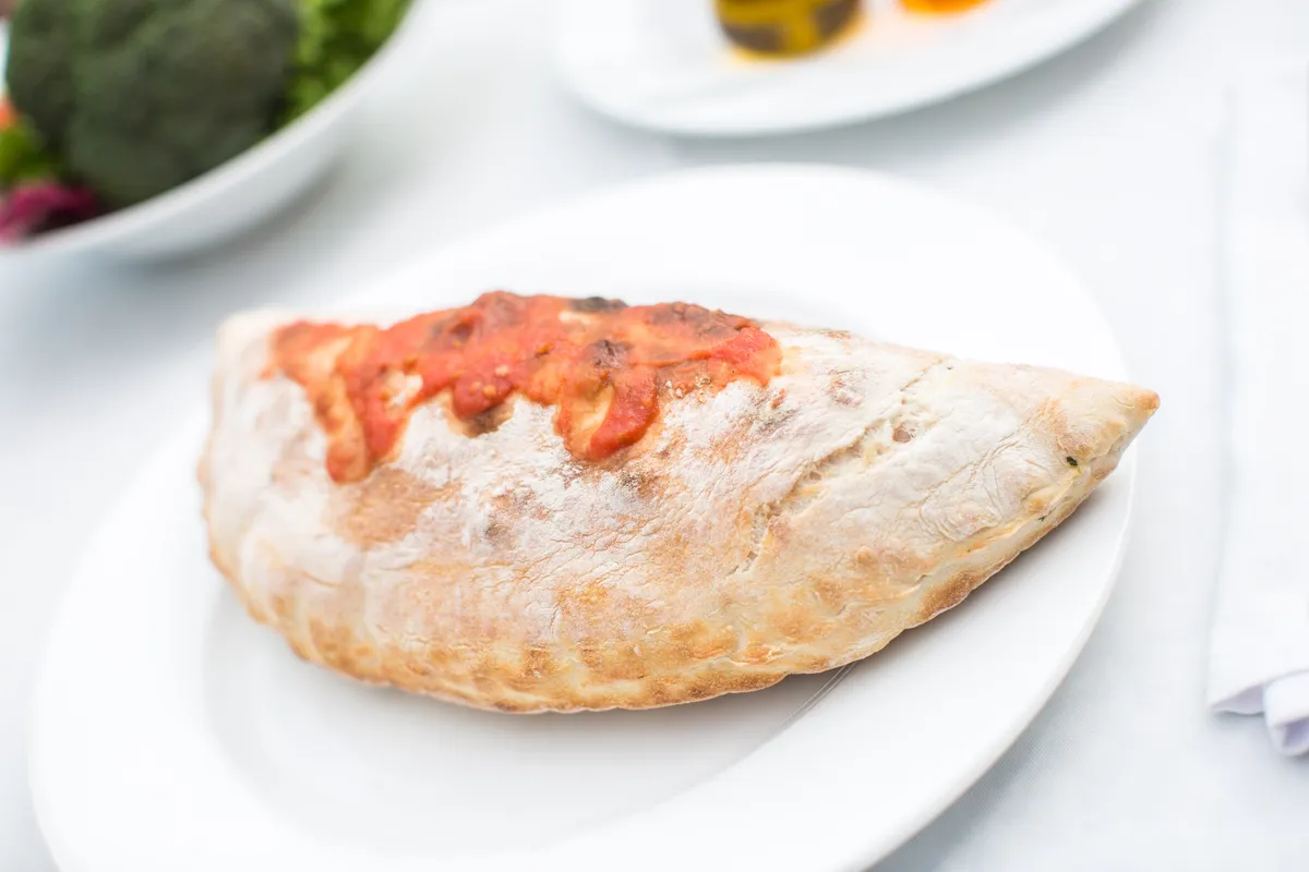 Mini pizza calzone delicioasă la airfryer