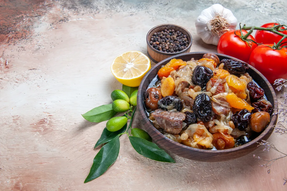 Pui marocan cu caise uscate