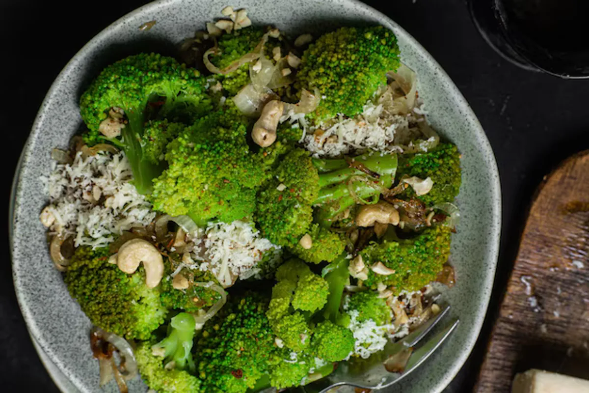 Salată de broccoli cu migdale la Airfryer