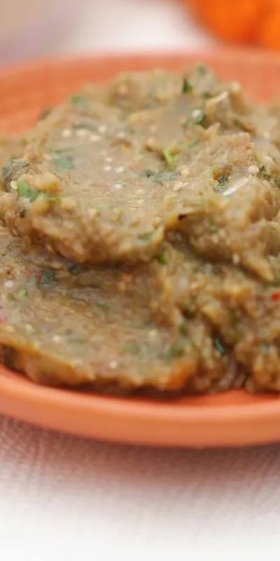 Baingan Bharta la Airfryer: Vinete Afumate în Stil Indian cu Roșii, Ceapă și Garam Masala