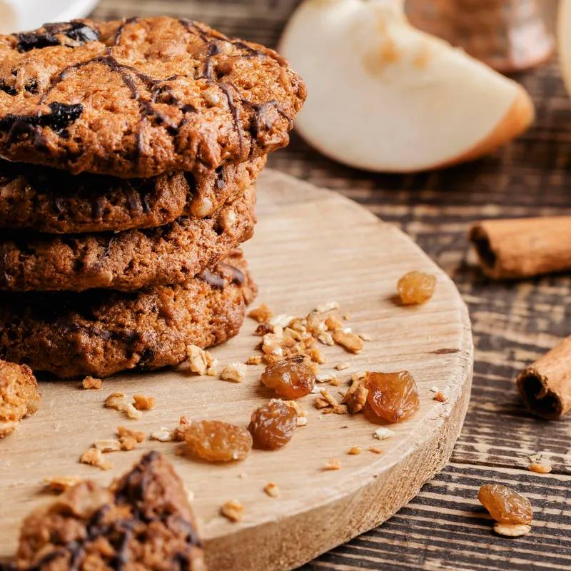 Biscuiți de ovăz sănătoși și delicioși cu stafide