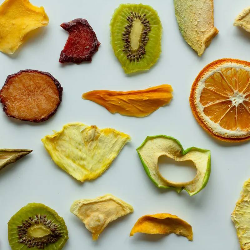 Airfryer ca Deshidrator: Ghid Complet pentru Fructe Uscate, Chips-uri de Legume și Carne Uscată (Jerky) Făcute Acasă