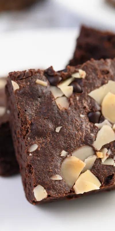 Brownie cu ciocolată neagră și nuci