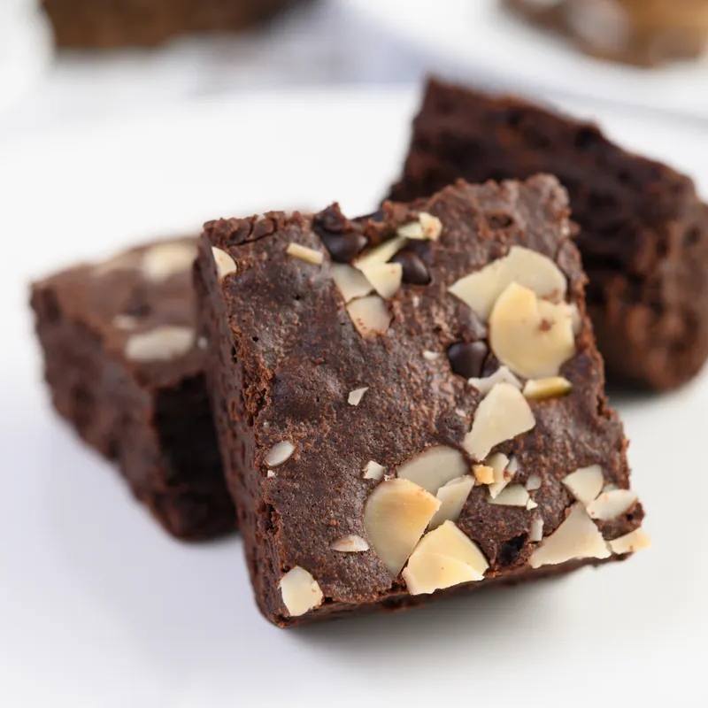 Brownie cu ciocolată neagră și nuci