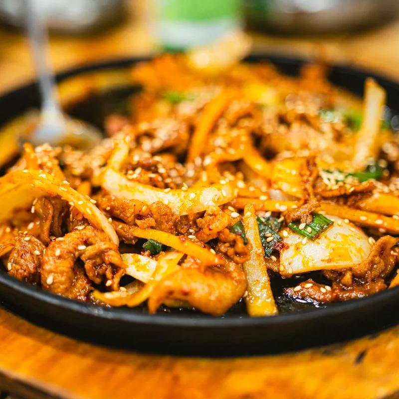 Bulgogi coreean de vită la airfryer, cu ceapă și susan