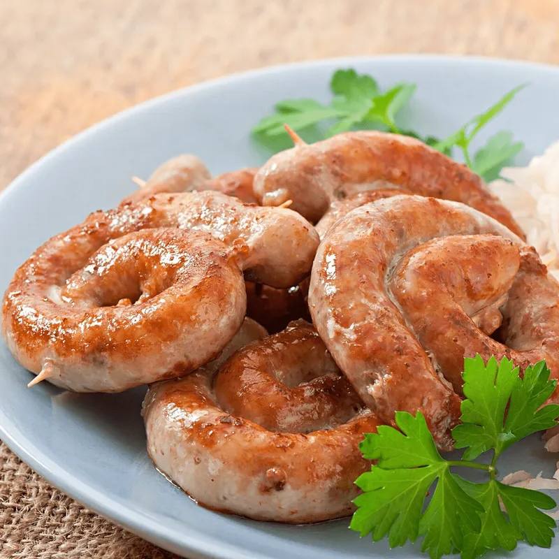 Cârnați la airfryer, rumeni și suculenți, cu sos picant