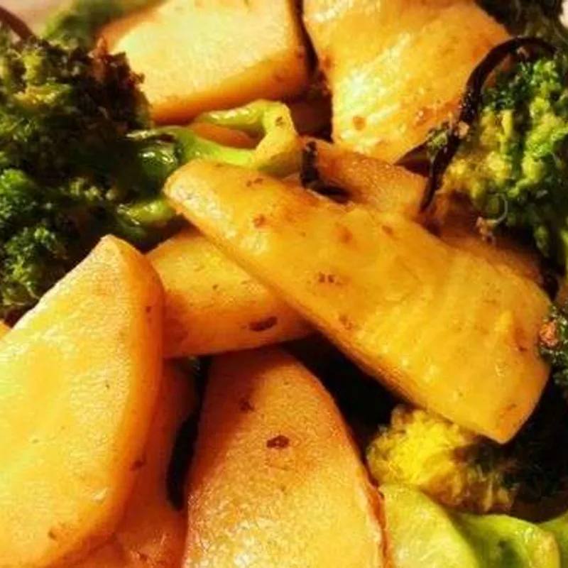 Rețetă de post cu cartofi dulci și broccoli la Airfryer