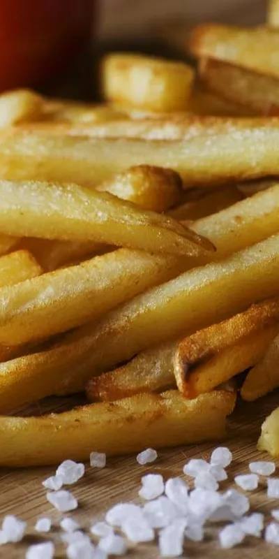 Cartofi Prăjiți în Airfryer: Cum să obții cartofi crocanți și delicioși fără ulei.