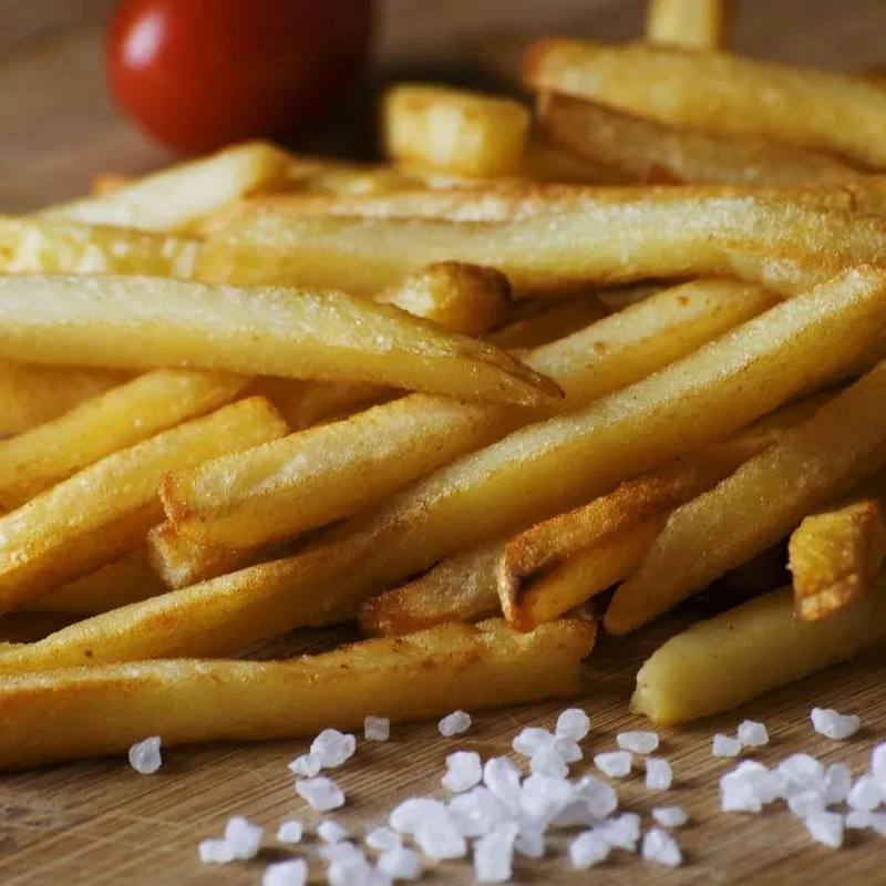 Cartofi Prăjiți în Airfryer: Cum să obții cartofi crocanți și delicioși fără ulei.