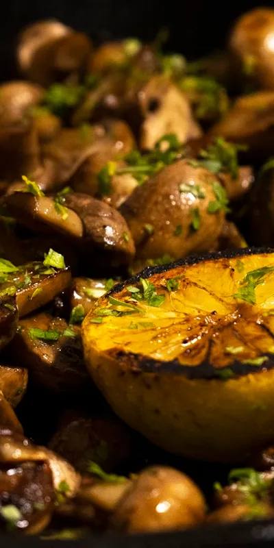 Champiñones al Ajillo la Airfryer: Ciuperci Spaniole cu Usturoi, Ardei Iute și Vin de Jerez