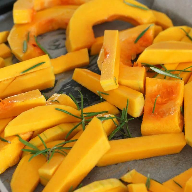 Dovleac copt cu rozmarin și parmezan la airfryer