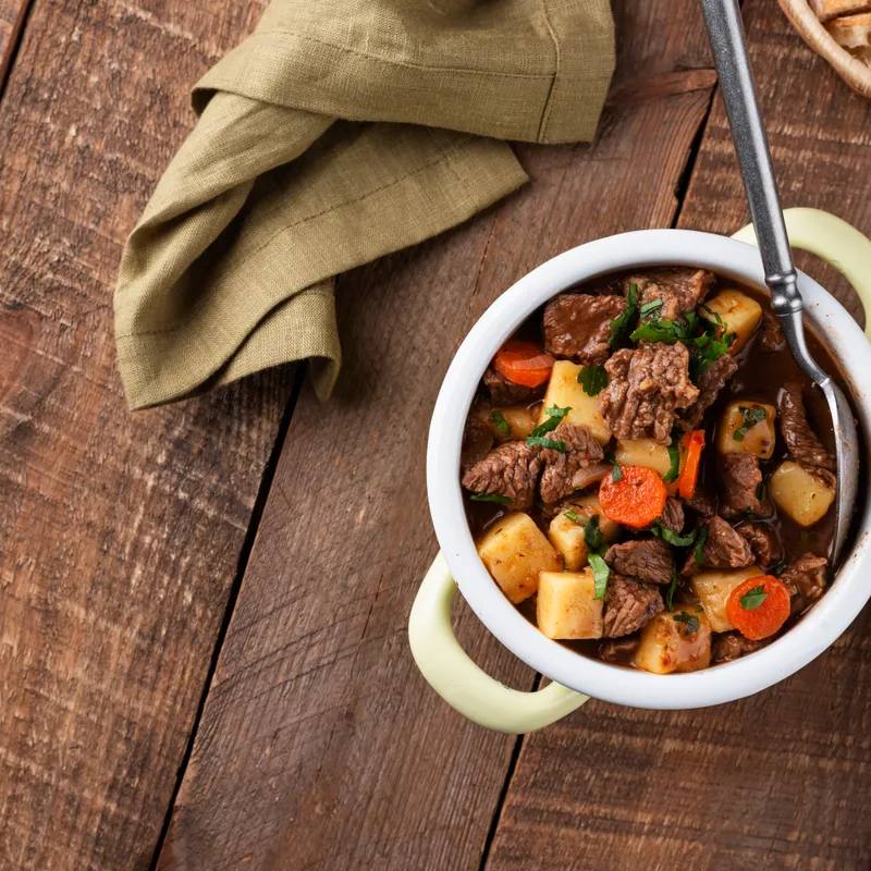 Friptură de vită la airfryer cu cartofi și legume