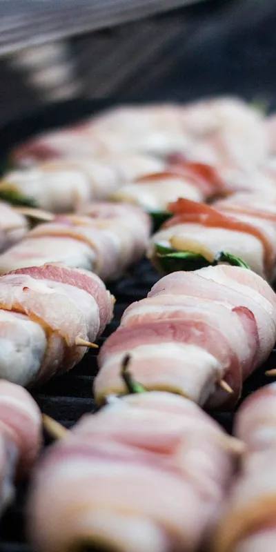 Jalapeño Poppers în bacon cu cremă de brânză și cheddar la airfryer