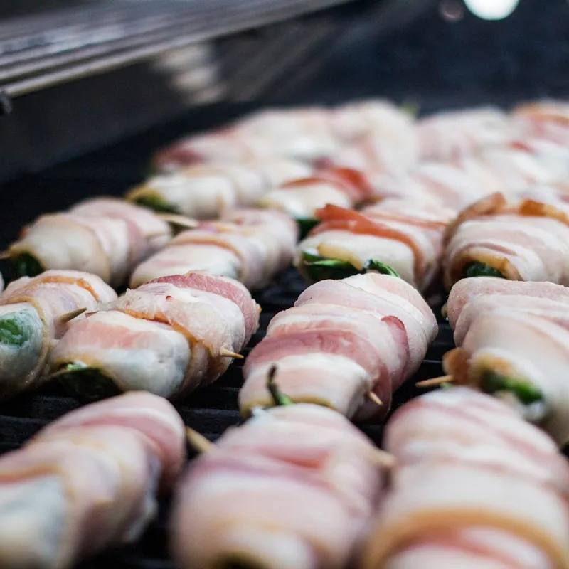 Jalapeño Poppers în bacon cu cremă de brânză și cheddar la airfryer