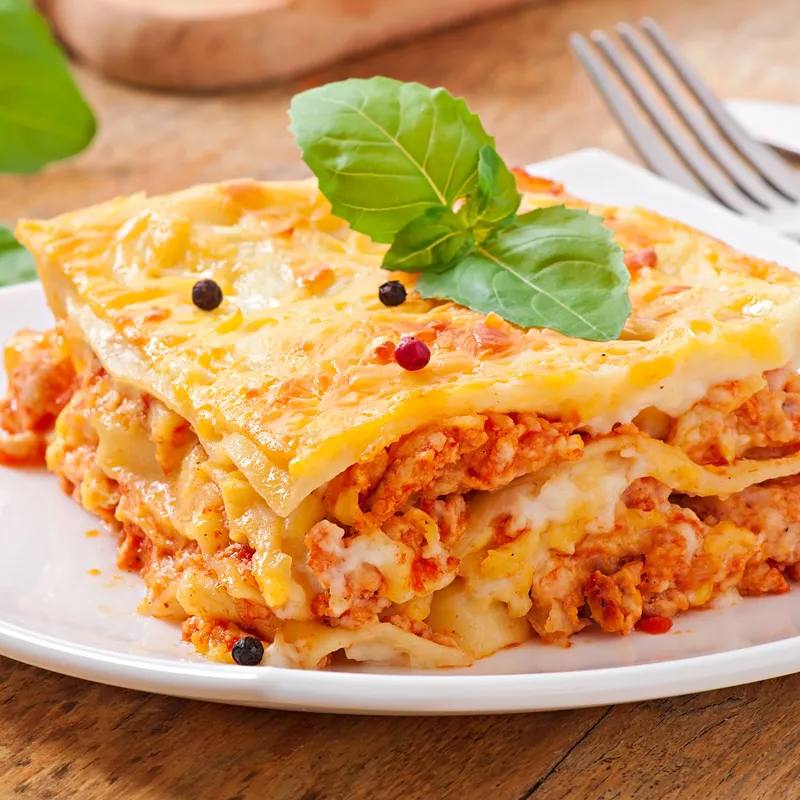 Lasagna clasică cu carne și sos bechamel
