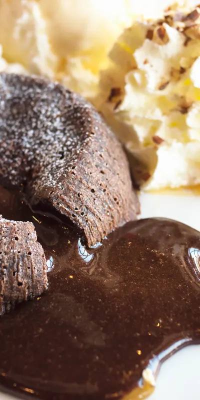 Lava cake cu ciocolată neagră