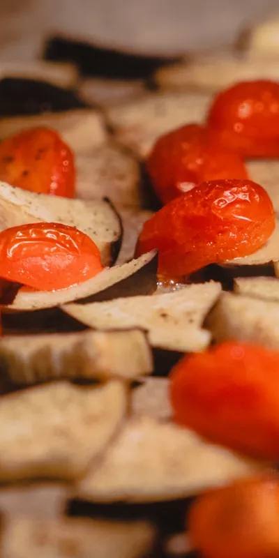 Melanzane alla Parmigiana la Airfryer: Vinete Stratificate cu Sos de Roșii și Mozzarella