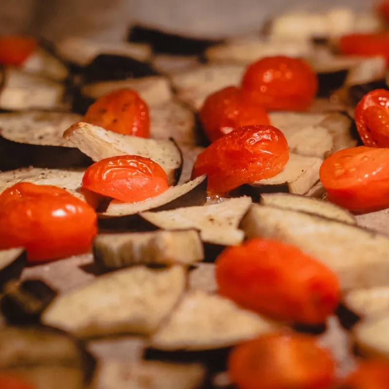 Melanzane alla Parmigiana la Airfryer: Vinete Stratificate cu Sos de Roșii și Mozzarella