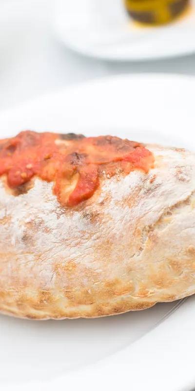 Mini pizza calzone delicioasă la airfryer