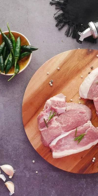 Mușchiuleț de porc împănat cu slănină și usturoi la airfryer, suculent ca la mama acasă