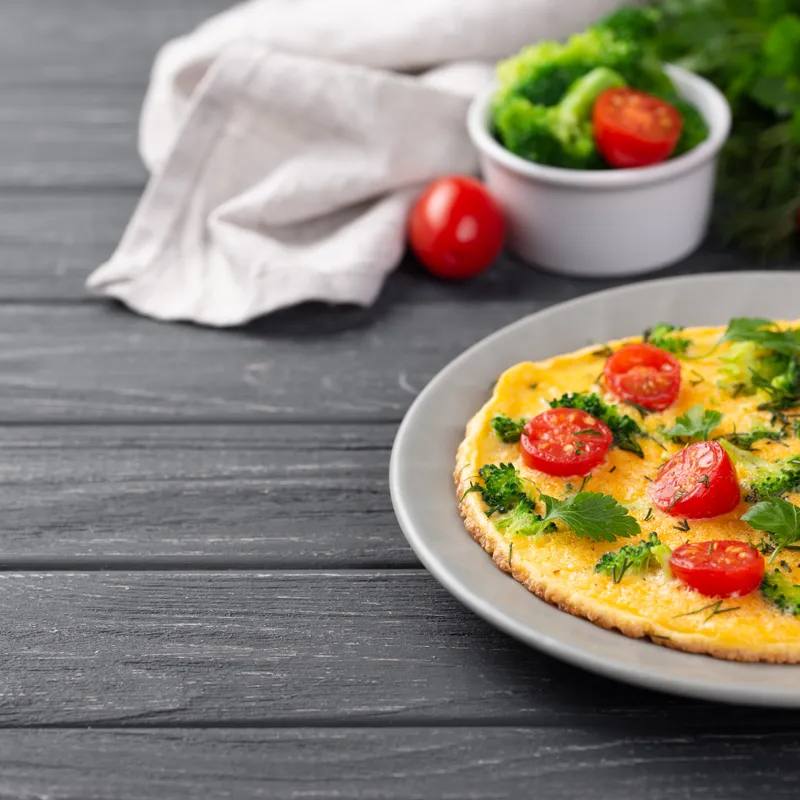 Omletă pufoasă cu legume la airfryer, mic dejun rapid