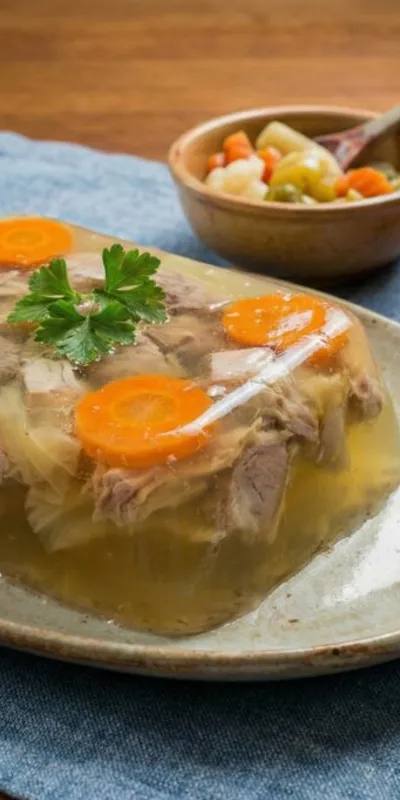 Piftie de porc cu usturoi extra, limpede și perfect închegată