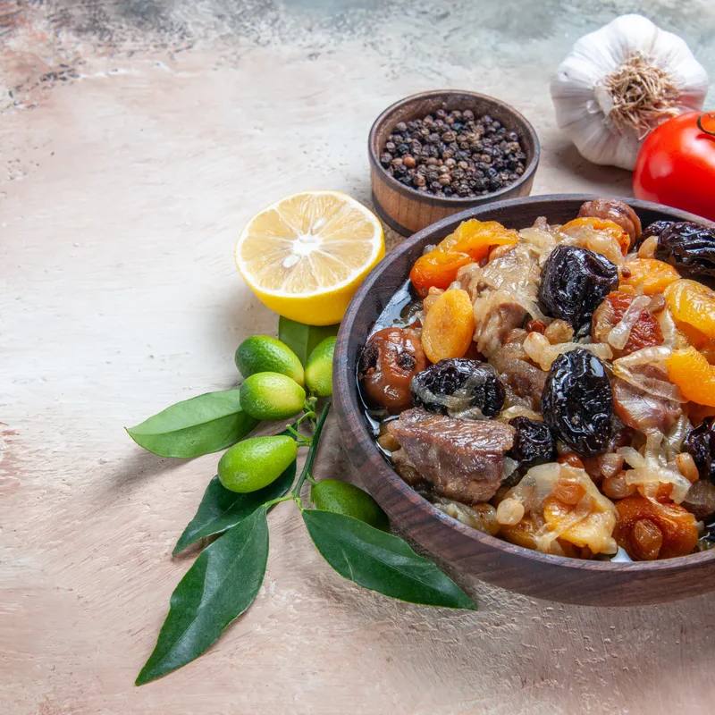 Pui marocan cu caise uscate