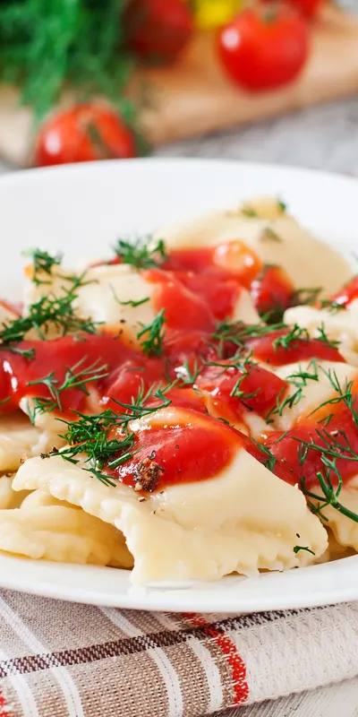 Ravioli cu legume și sos de roșii la airfryer