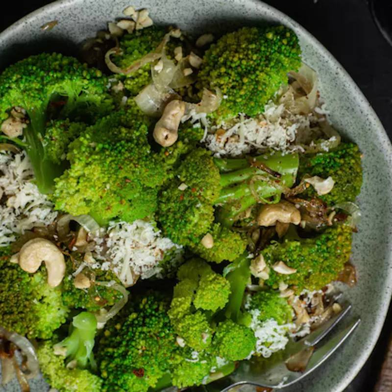 Salată de broccoli cu migdale la Airfryer