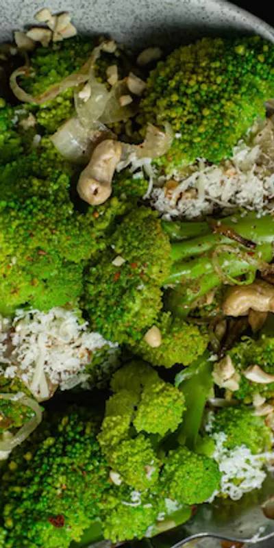 Salată de broccoli cu migdale la Airfryer