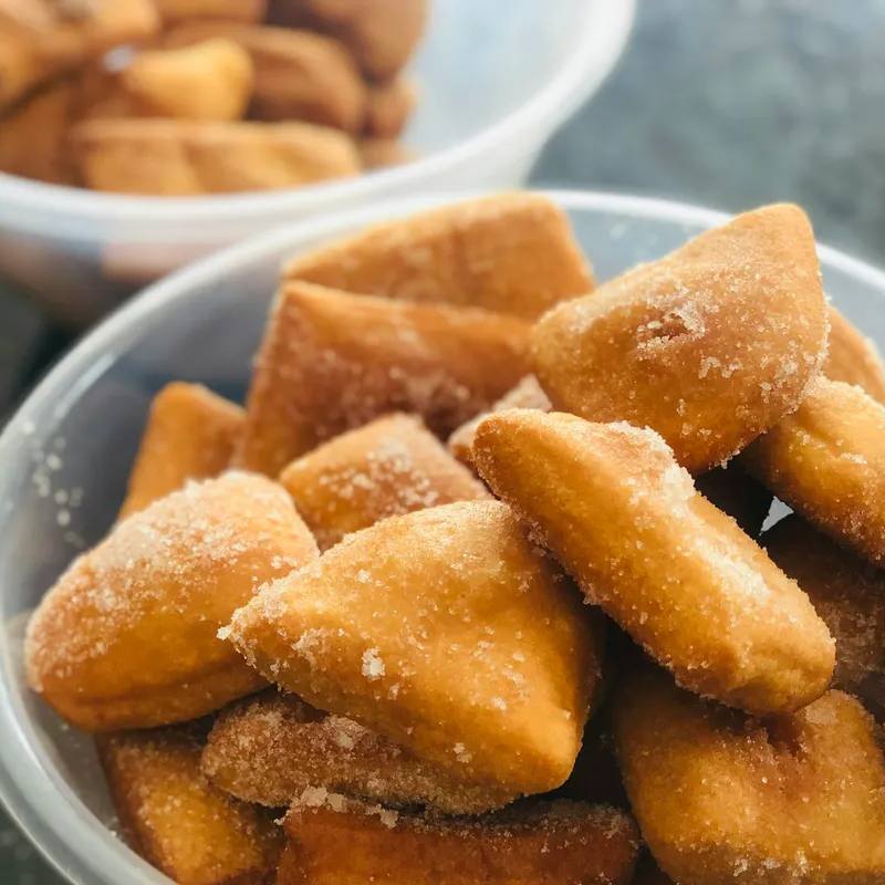 Scovergi dulci pufoase cu zahăr și scorțișoară la airfryer