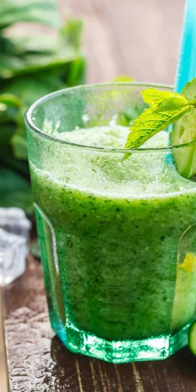 Smoothie verde cu spanac și ananas