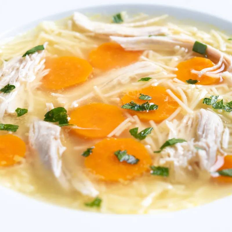Supă de pui cu tăiței de casă