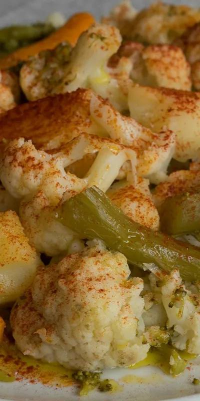 Tandoori Aloo Gobi la airfryer: cartofi și conopidă marinați în iaurt cu turmeric și garam masala