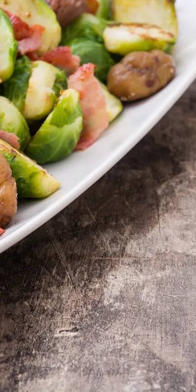 Varză de Bruxelles cu oțet balsamic și nuci
