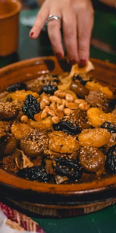 Zaalouk marocan la airfryer: salată caldă de vinete și roșii cu chimion și coriandru