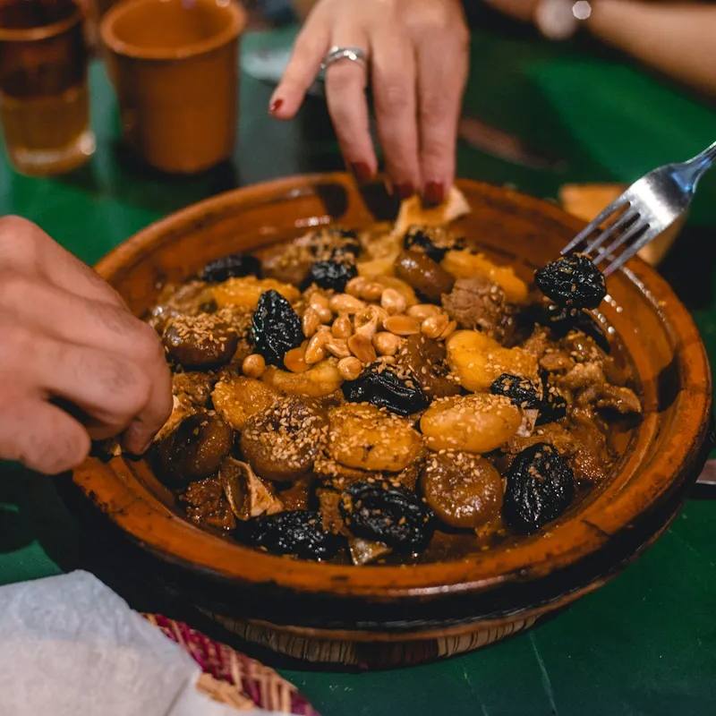Zaalouk marocan la airfryer: salată caldă de vinete și roșii cu chimion și coriandru